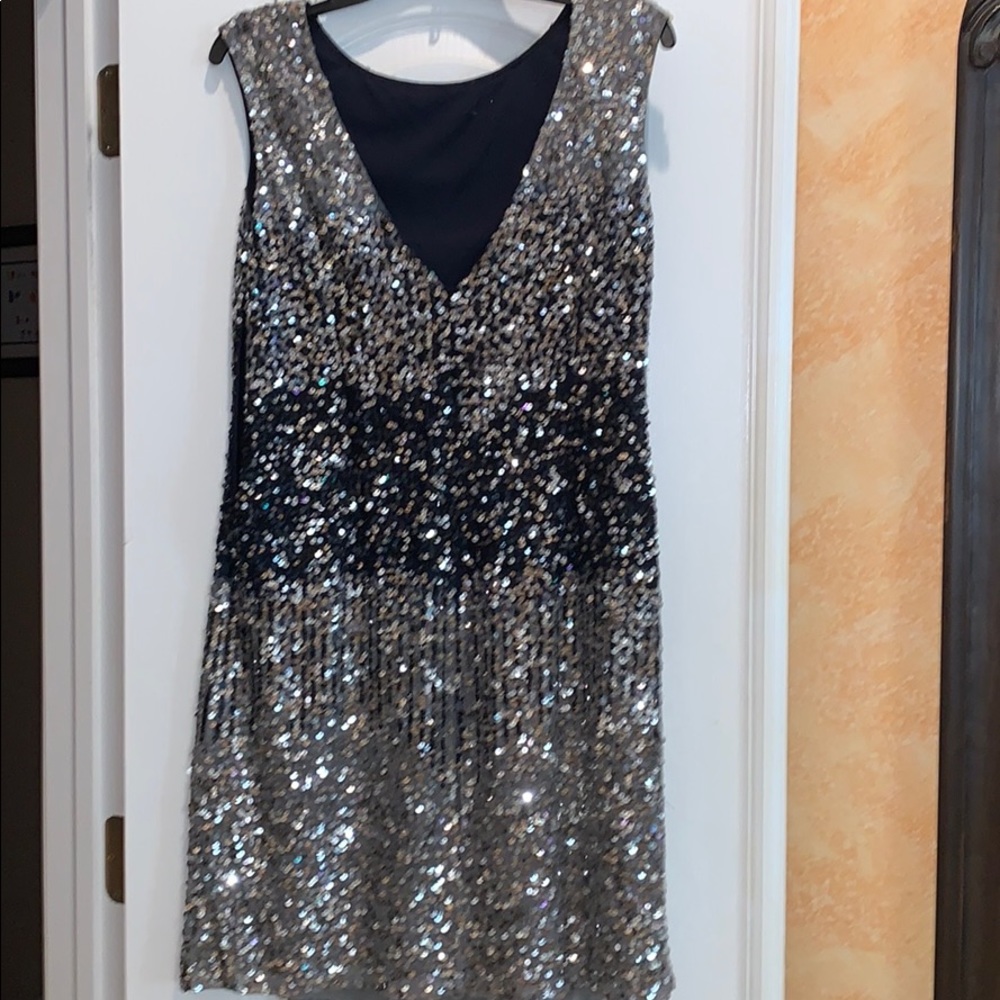 Dress - Picture 3 of 6